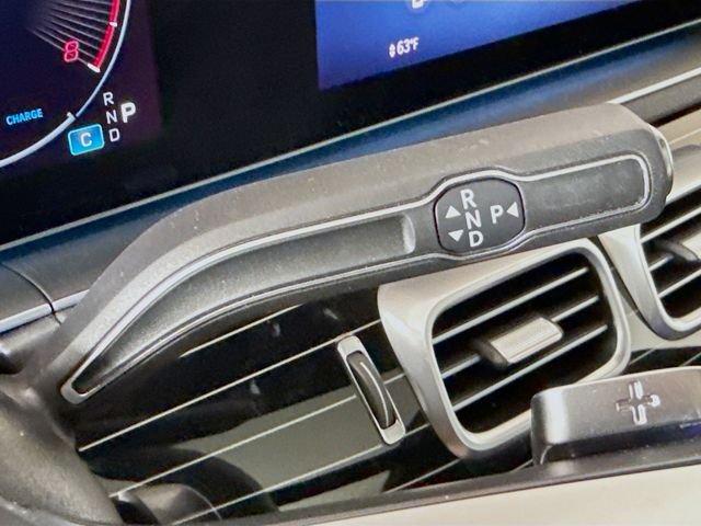 Used 2025 Cirrus Silver Metallic Mercedes-Benz GLS 580 image 17