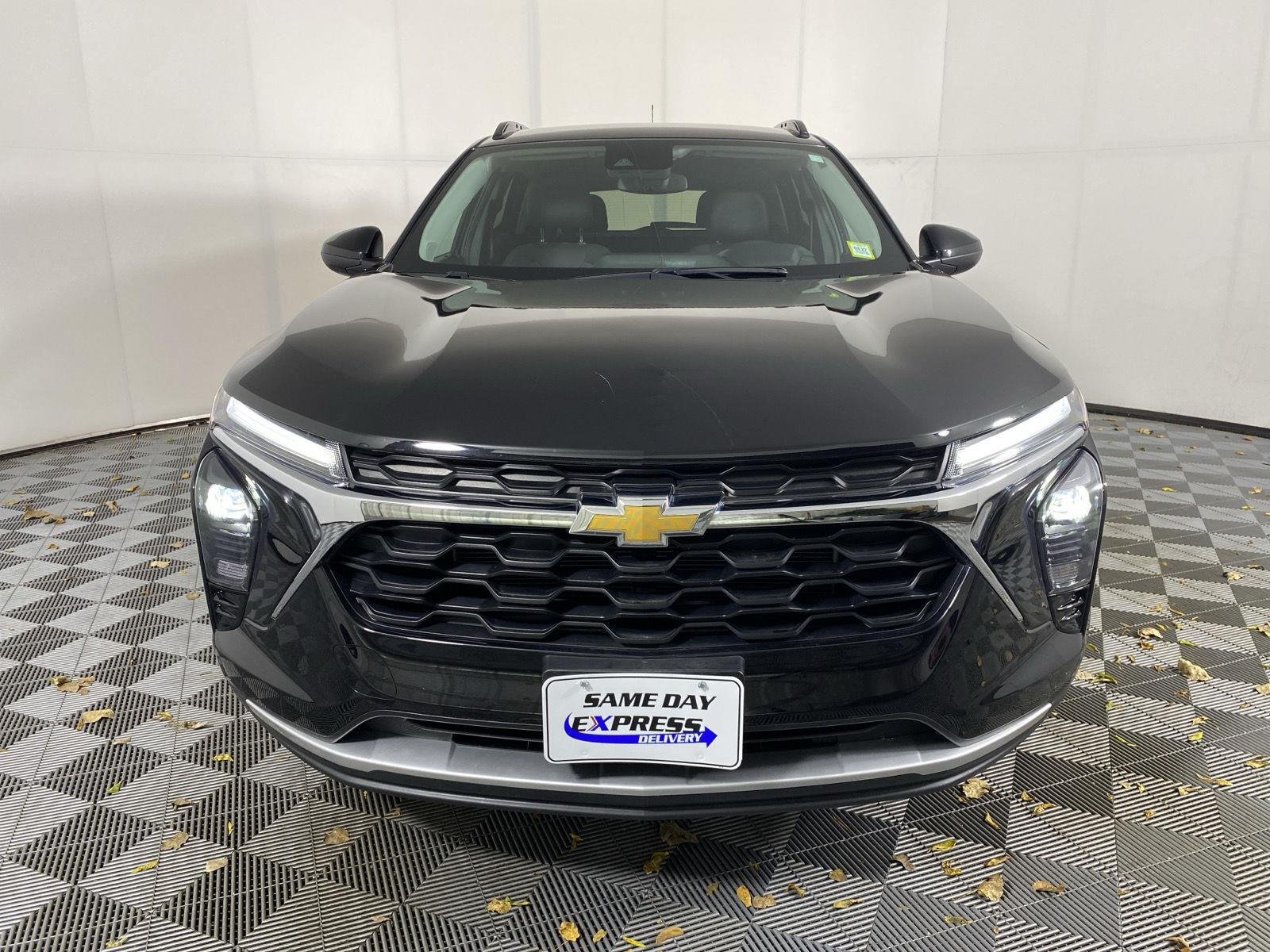 Used 2025 Mosaic Black Metallic Chevrolet LT image 8