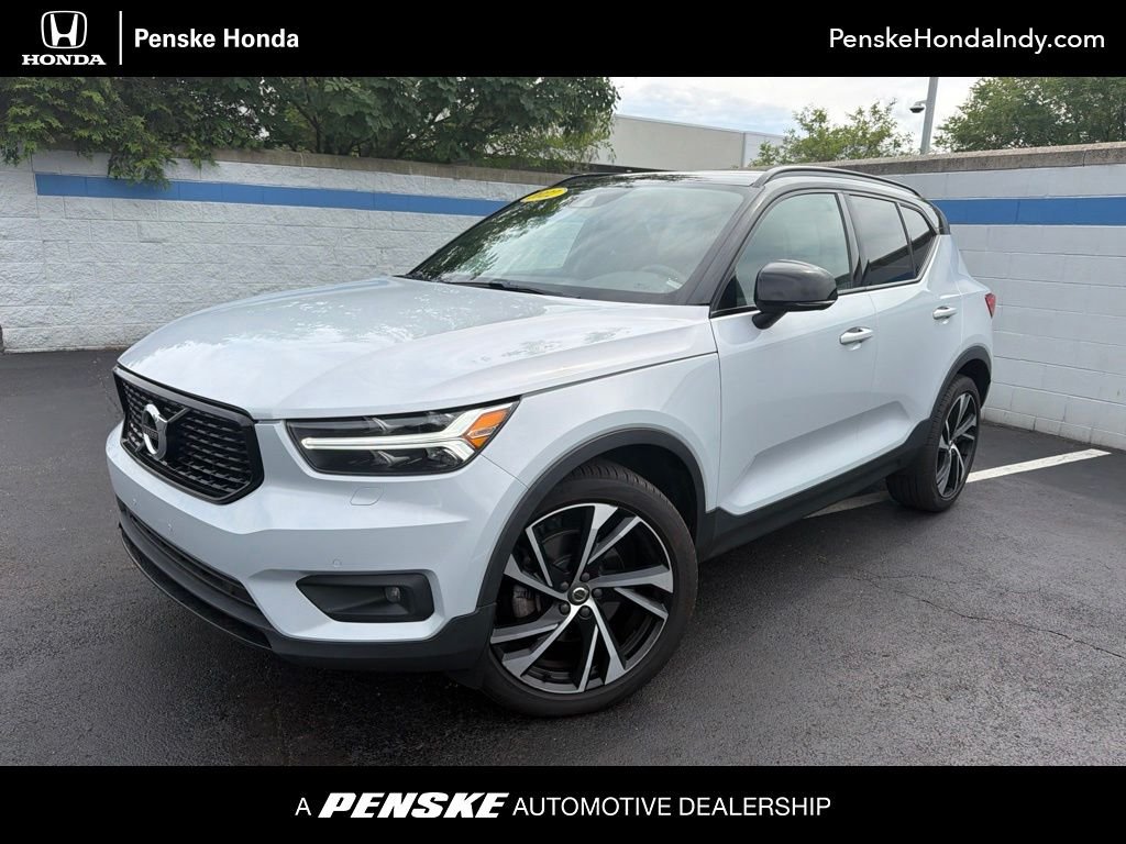 2022 Volvo XC40 T5 R-Design AWD's photo