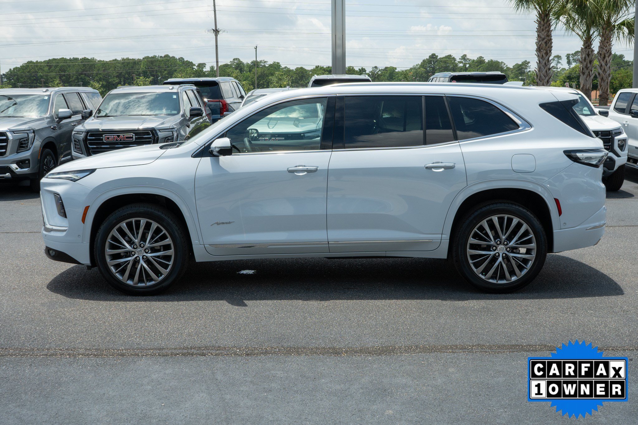 Certified Used 2026 Iridescent White Tricoat Buick Avenir image 6