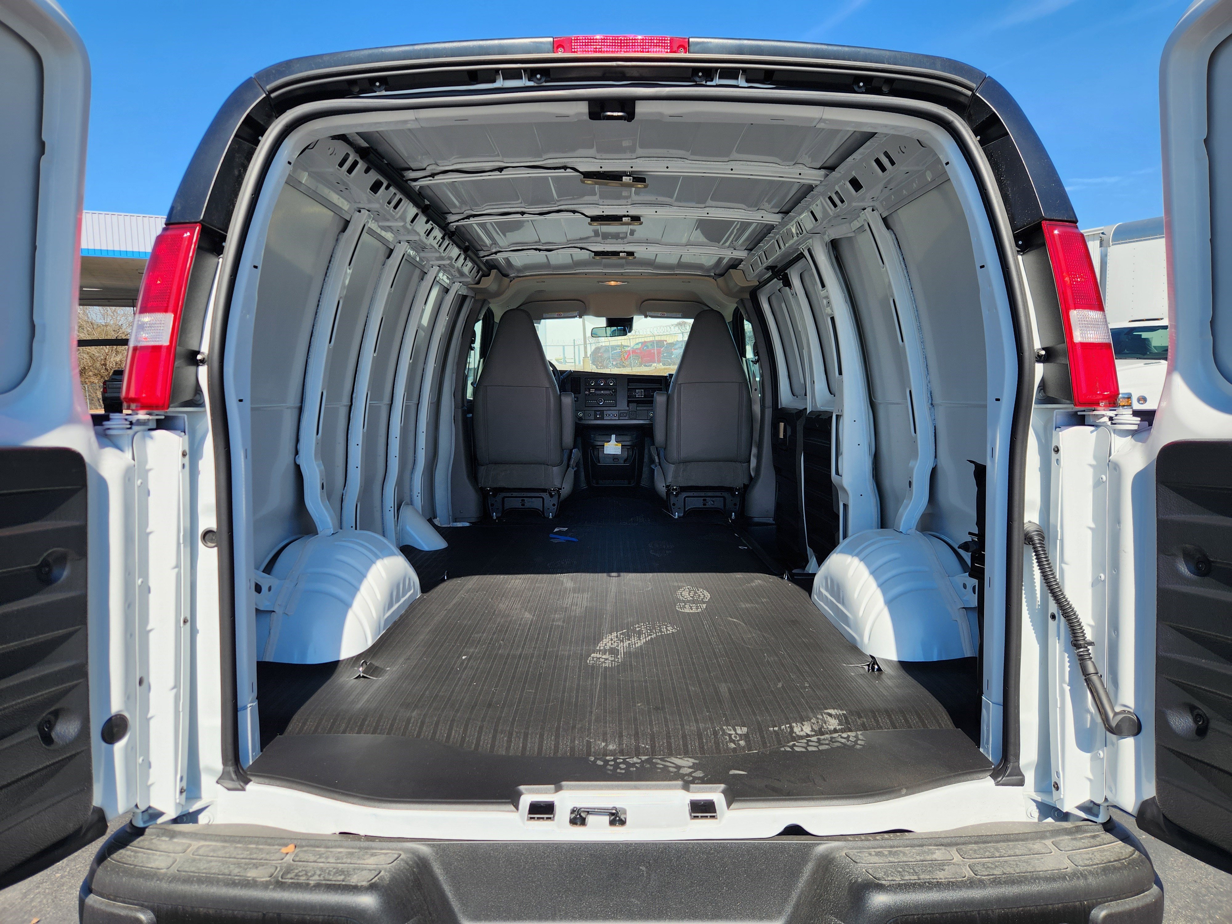 2025 Chevrolet Express Cargo Work Van - Photo 7