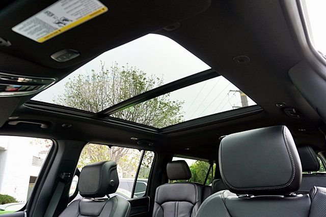 New 2026 Bright White Clear-Coat Exterior Paint Jeep Limited Reserve image 20