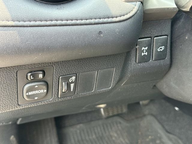 Used 2016 White Toyota XLE image 29