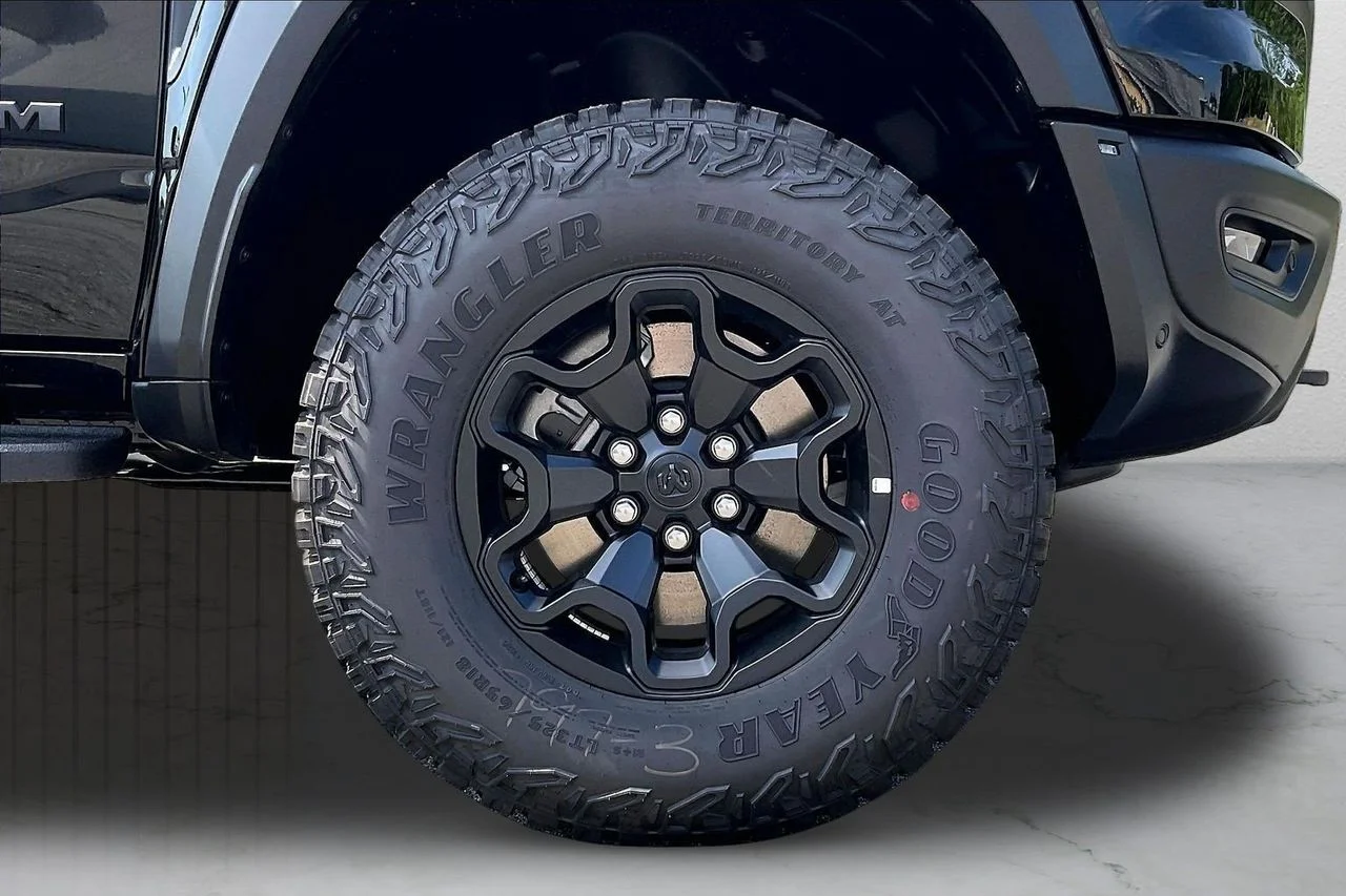 New 2026 Diamond Black Crystal Pearl-Coat Exterior Paint RAM RHO image 30