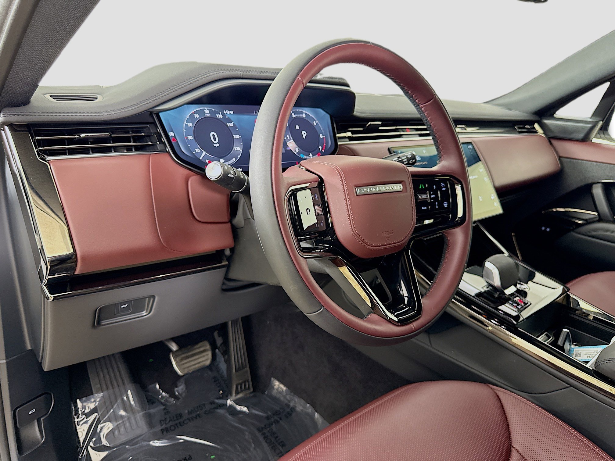 Used 2025 White Land Rover Dynamic SE image 9