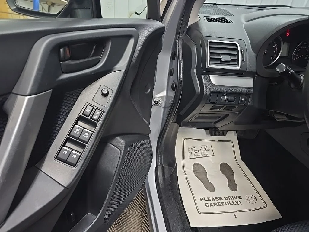 Used 2018 Ice Silver Metallic Subaru 2.5i Premium image 28