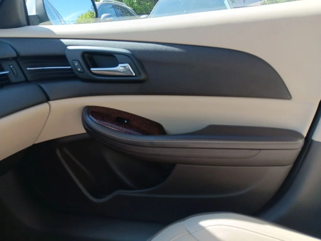 Used 2013 White Diamond Tricoat Chevrolet LTZ image 28