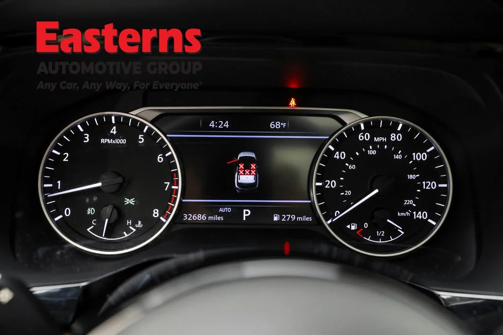 Used 2022 White Nissan Platinum image 18