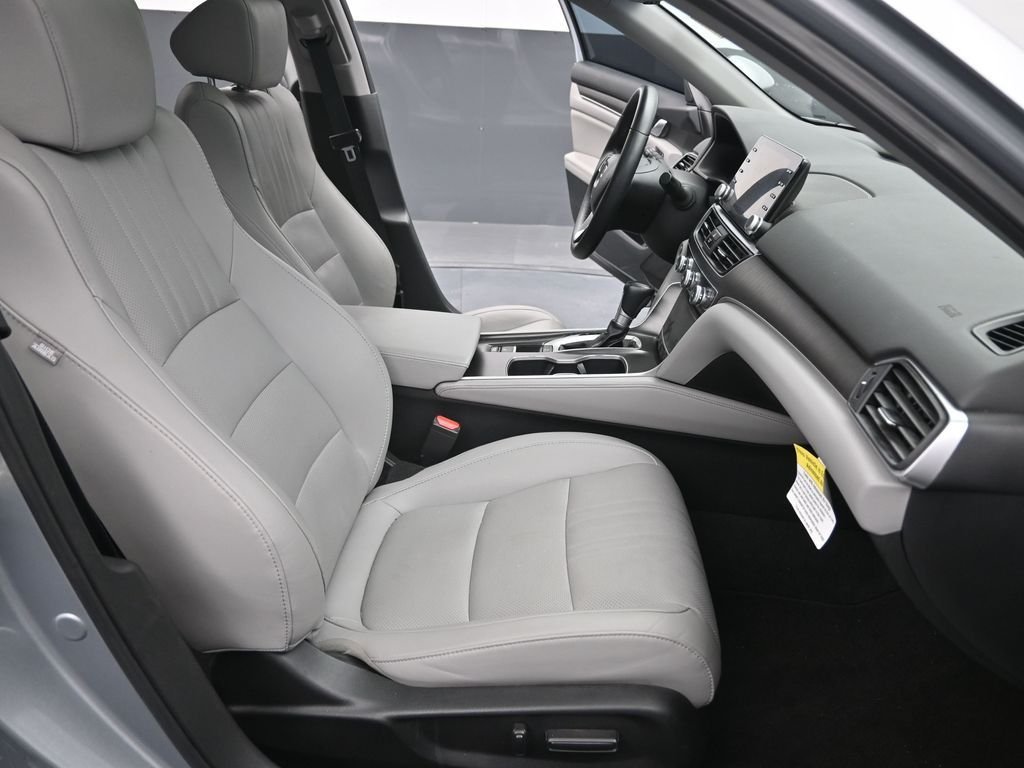 Used 2019 Silver Honda EX-L image 14