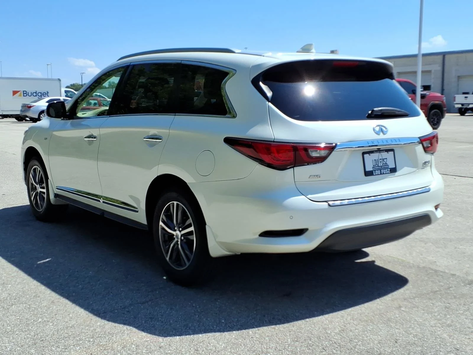 Used 2019 Majestic White INFINITI LUXE image 5