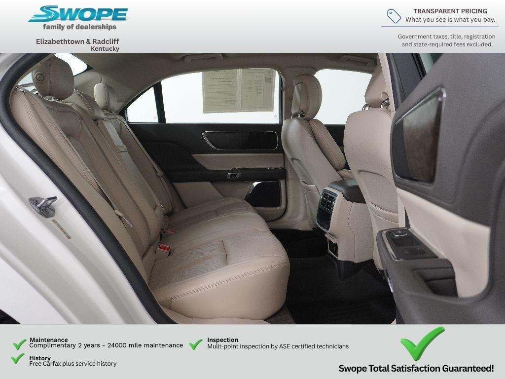 Used 2017 White Platinum Tri-Coat Lincoln Select image 9