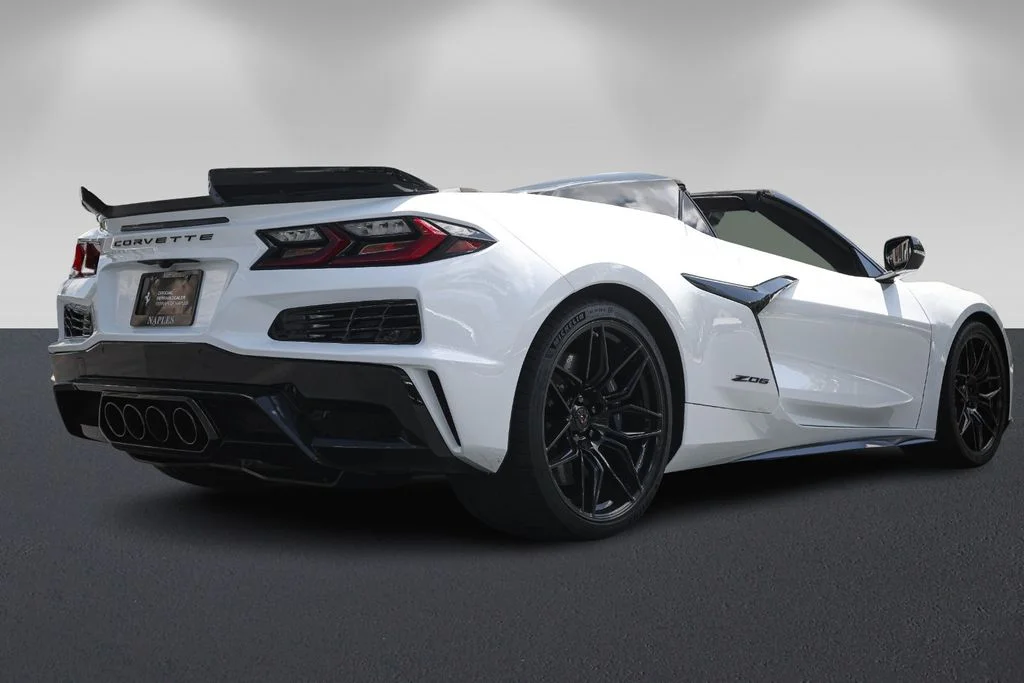 Used 2026 Arctic White Chevrolet Z06 image 3