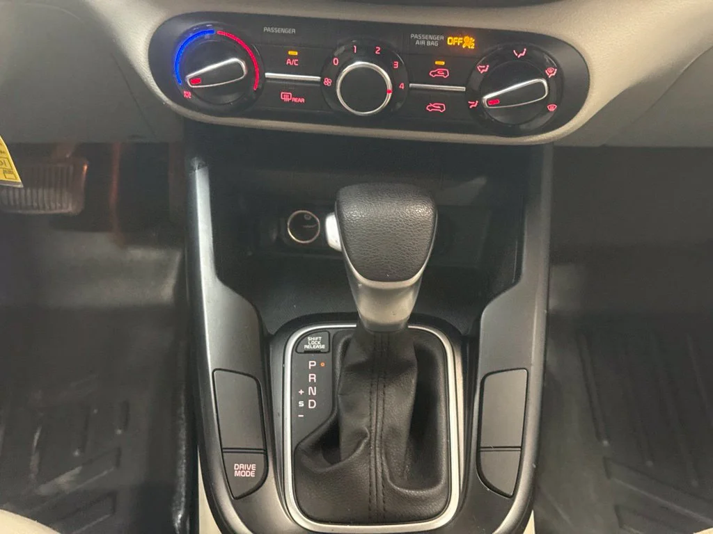 Used 2020 Sparkling Silver Kia LX image 16