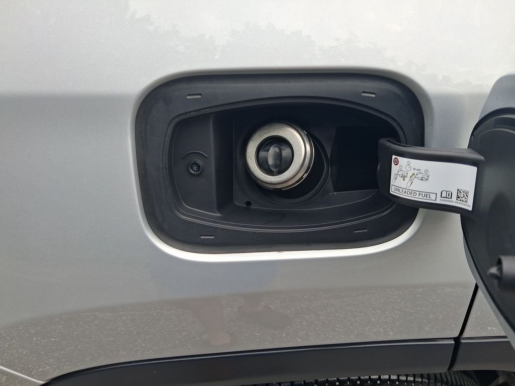Used 2025 Silver Jeep Latitude image 28