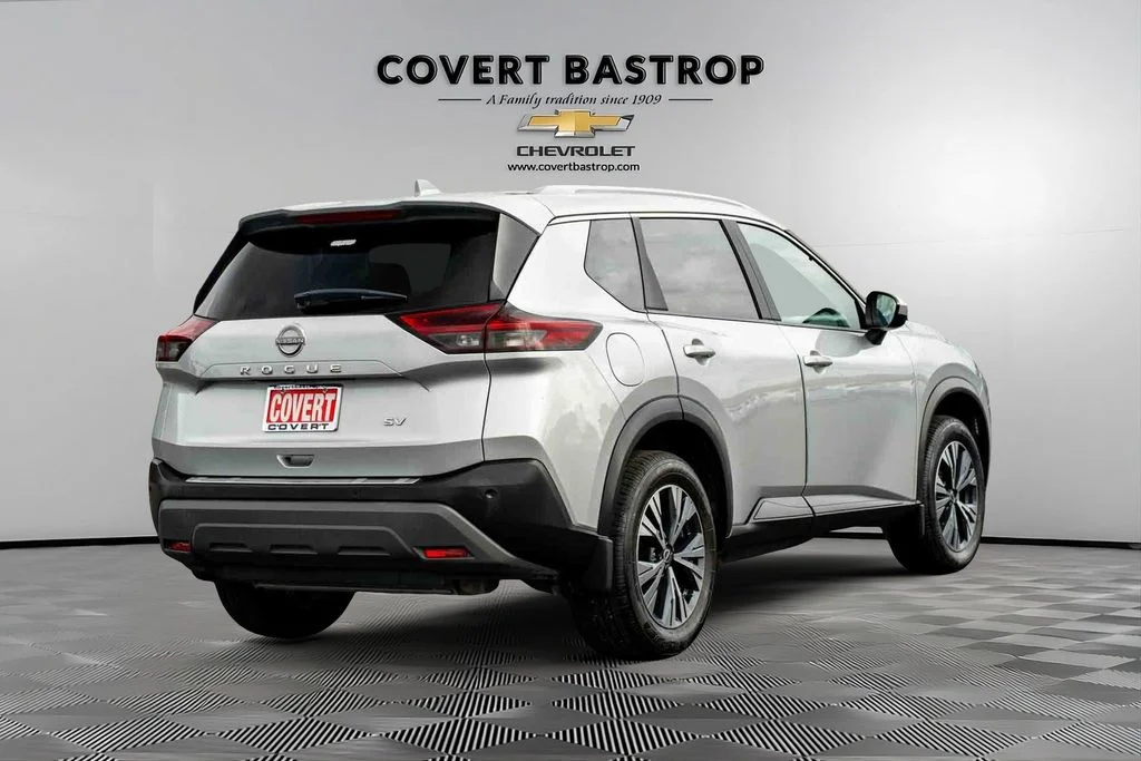 Used 2023 Silver Nissan SV image 4