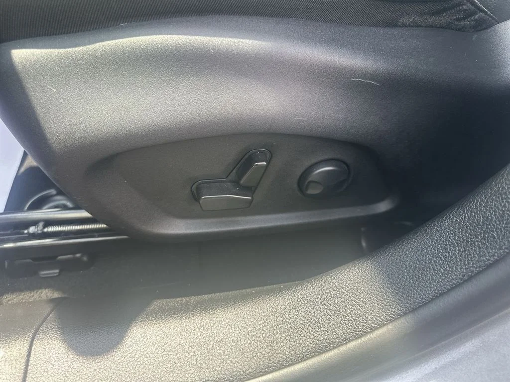 Used 2022 Silver Jeep Limited image 18