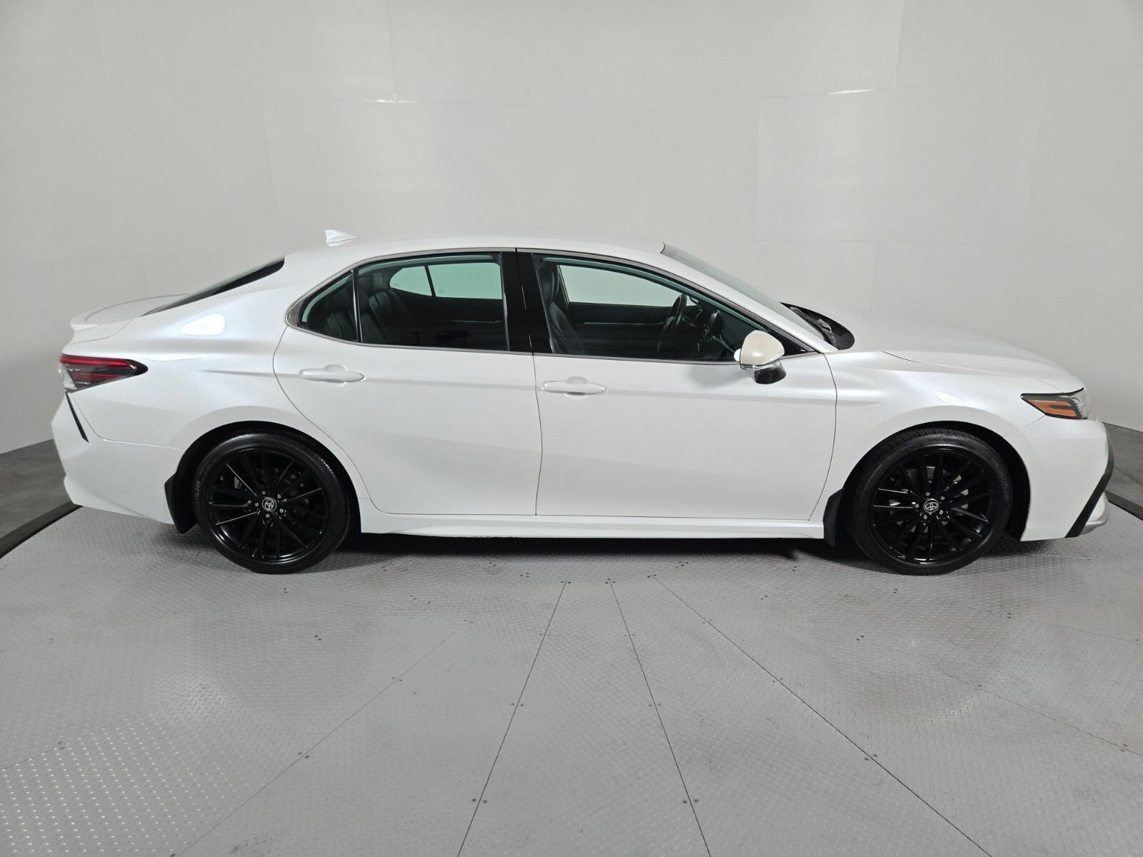 Used 2022 Pearl Toyota XSE image 6