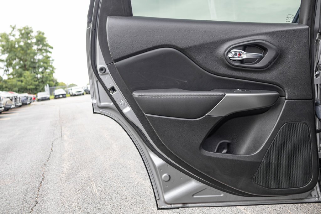 Used 2021 Silver Jeep Limited image 30