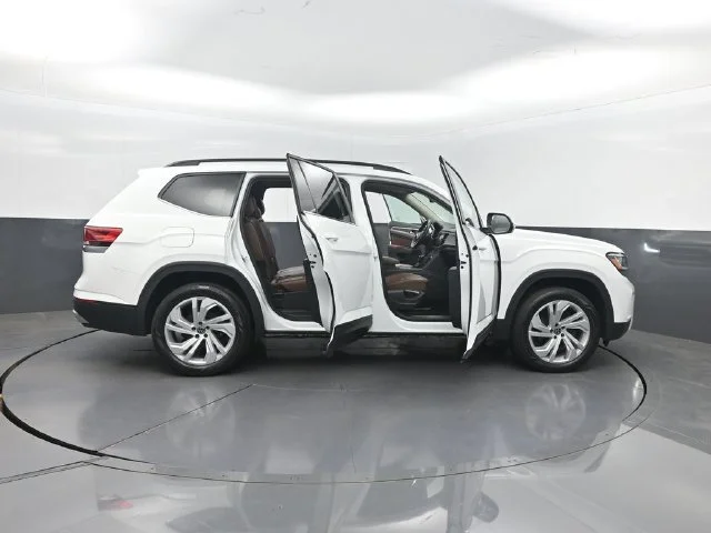 Used 2022 White Volkswagen 3.6L V6 SE w/Technology image 36