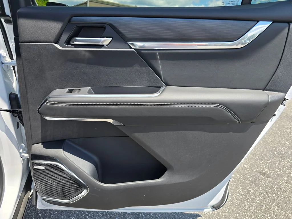 New 2026 White GMC Elevation image 39