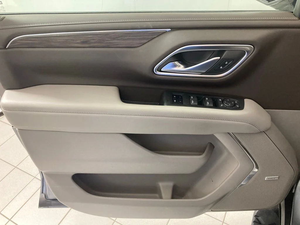 Used 2022 Gray Chevrolet Z71 image 15
