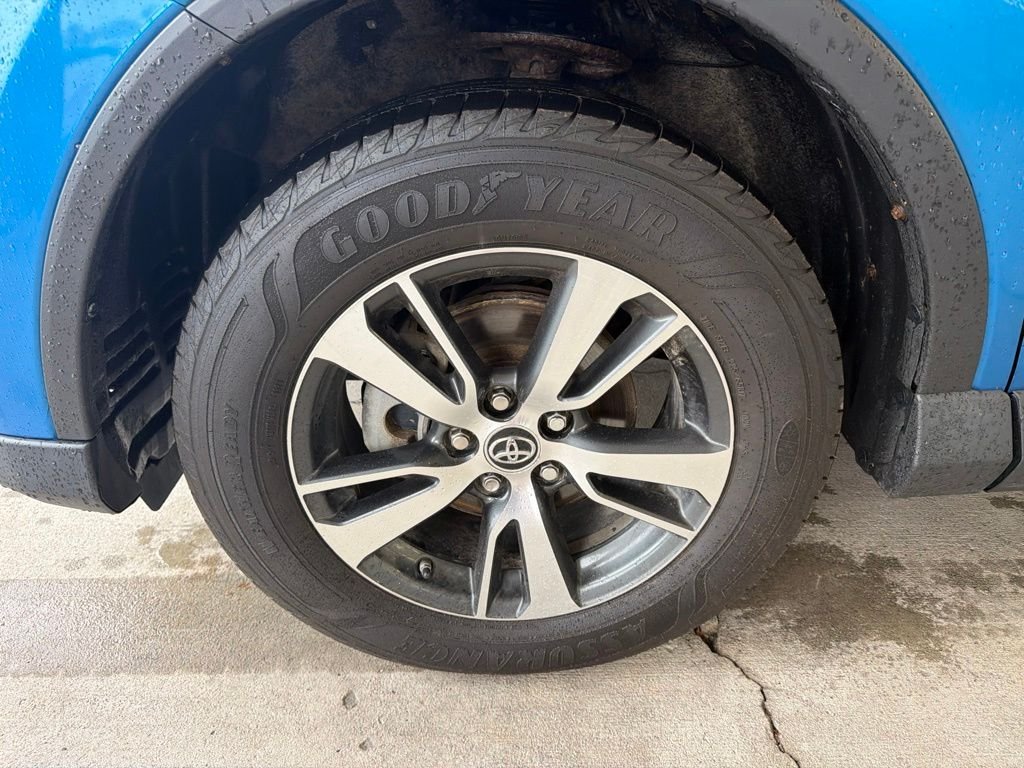 Used 2018 Electric Toyota XLE image 10