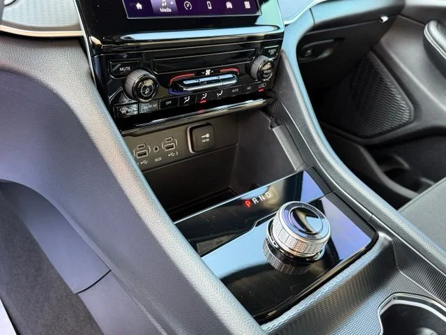 New 2026 Silver Zynith Exterior Paint Jeep Laredo image 21