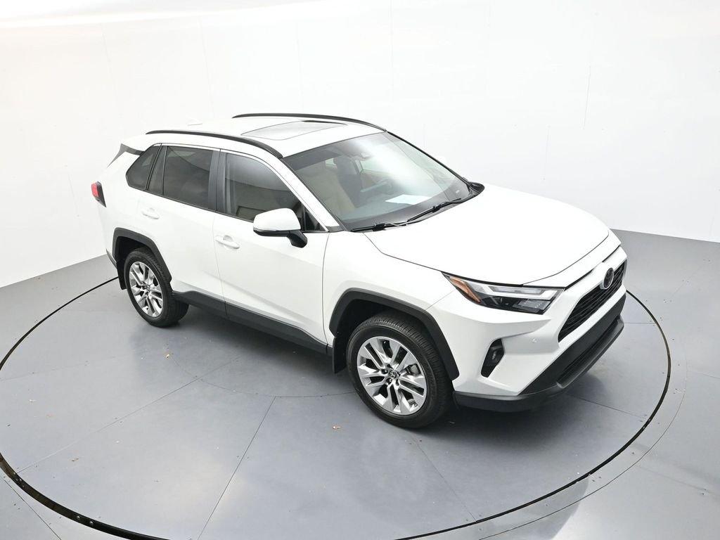 Used 2025 Beige Toyota XLE Premium image 18