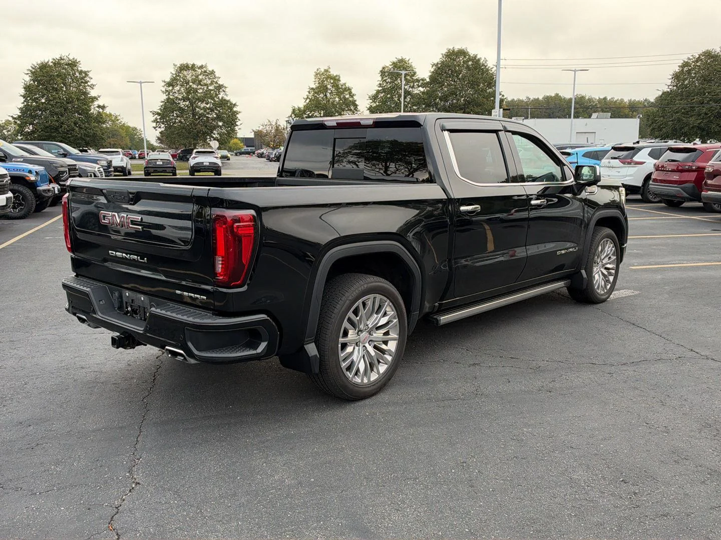 Used 2022 Onyx Black GMC Denali image 9