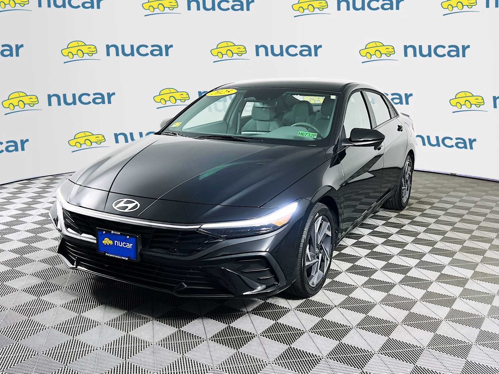 Used 2025 Abyss Black Hyundai SEL Sport image 3
