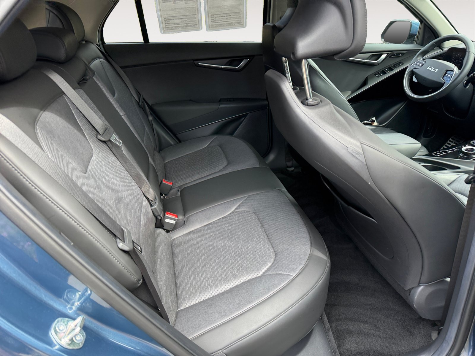 Certified Used 2023 Mineral Blue Kia Wave image 18