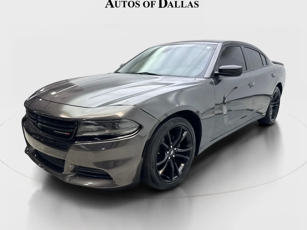 Used 2018 Gray Dodge SXT image 2