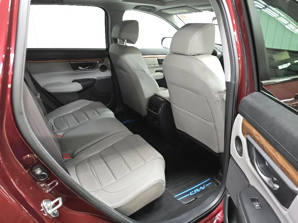 Used 2018 Basque Red Pearl II Honda Touring image 18