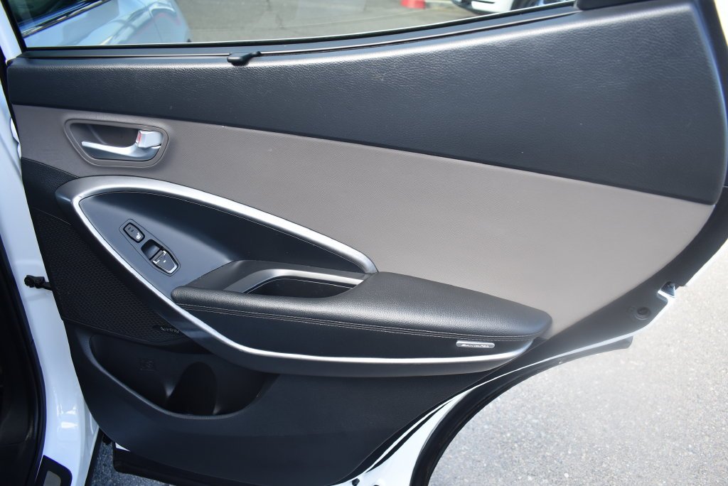 Used 2018 White Hyundai 2.4 Base image 17