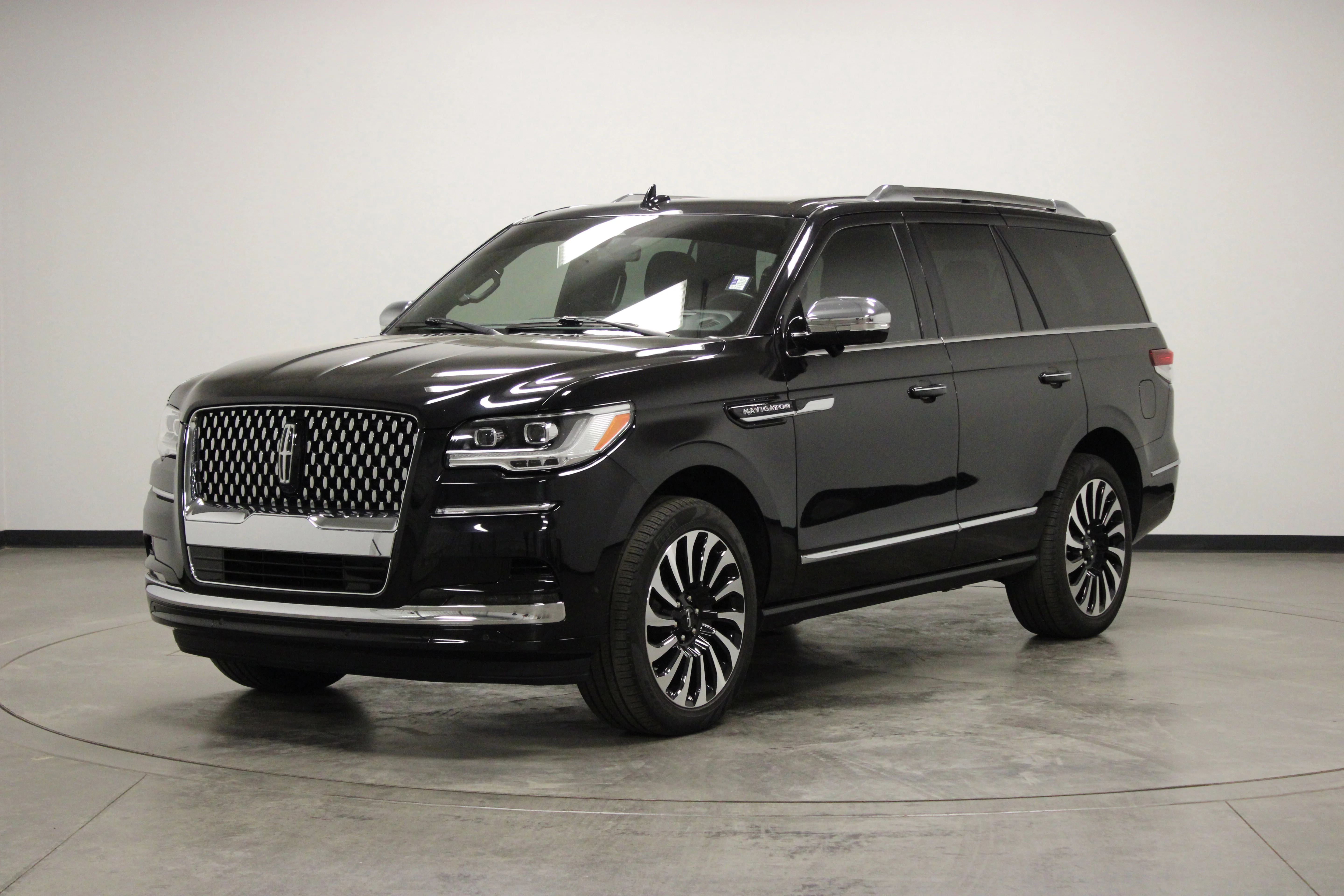 Used 2023 Infinite Black Metallic Clearcoat Lincoln Black Label image 4