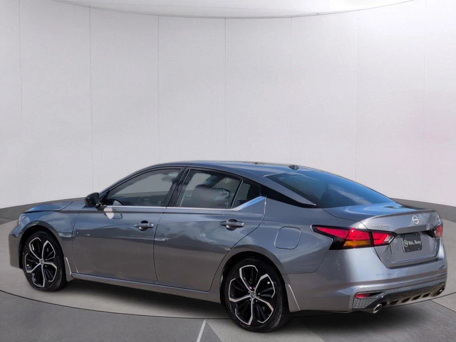 Used 2024 Gun Metallic Nissan 2.5 SR image 3