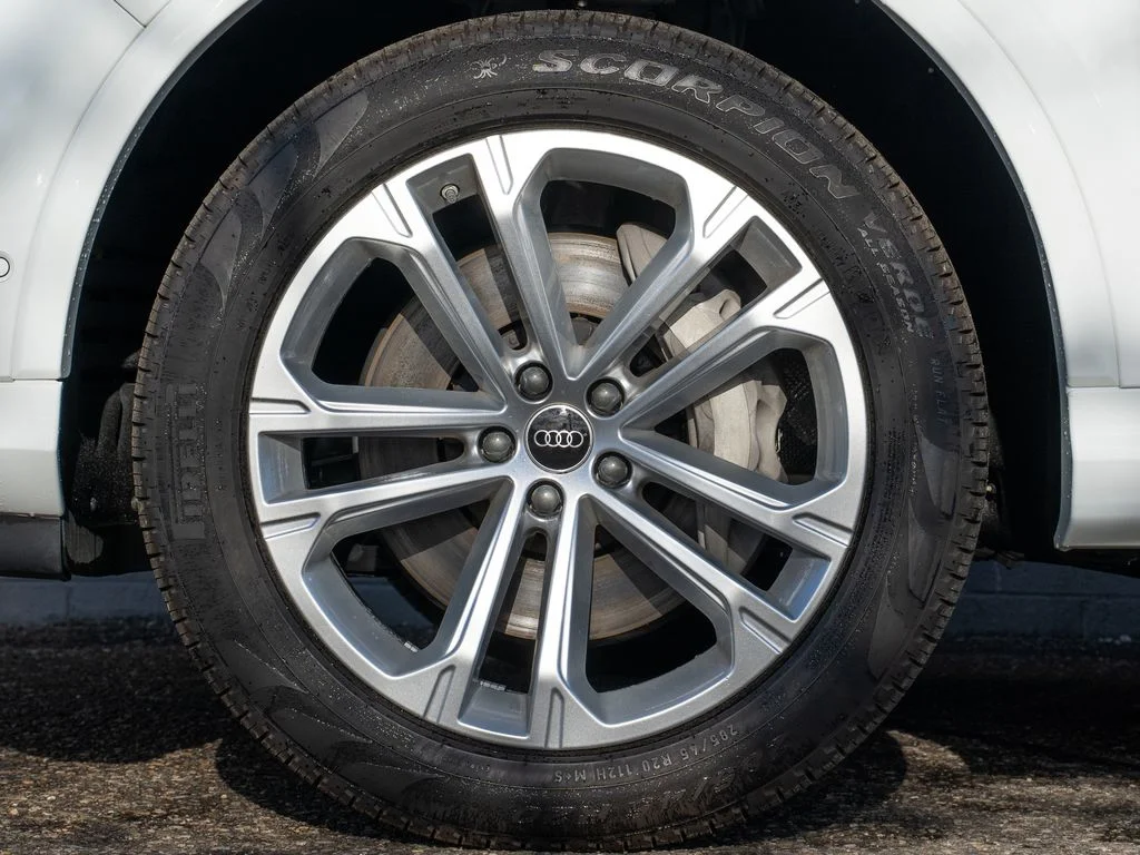Used 2025 White Audi  image 12