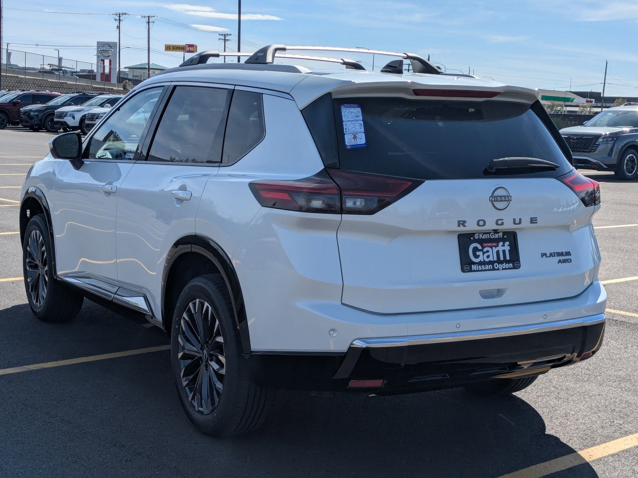 New 2026 Everest White Pearl Tricoat Nissan Platinum image 5