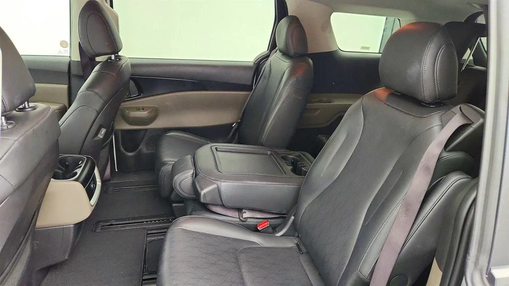 Used 2025 Snow White Pearl Kia LXS FWD image 21