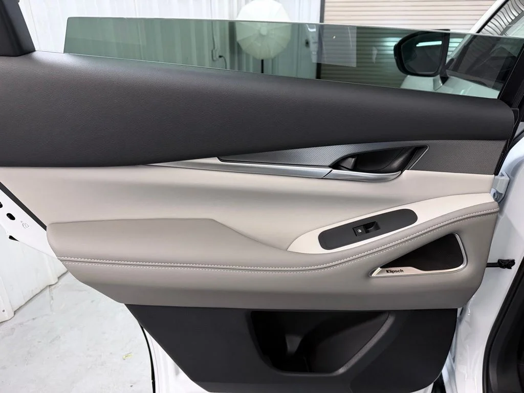 New 2027 RADIANT WHITE INFINITI Luxe FWD image 33