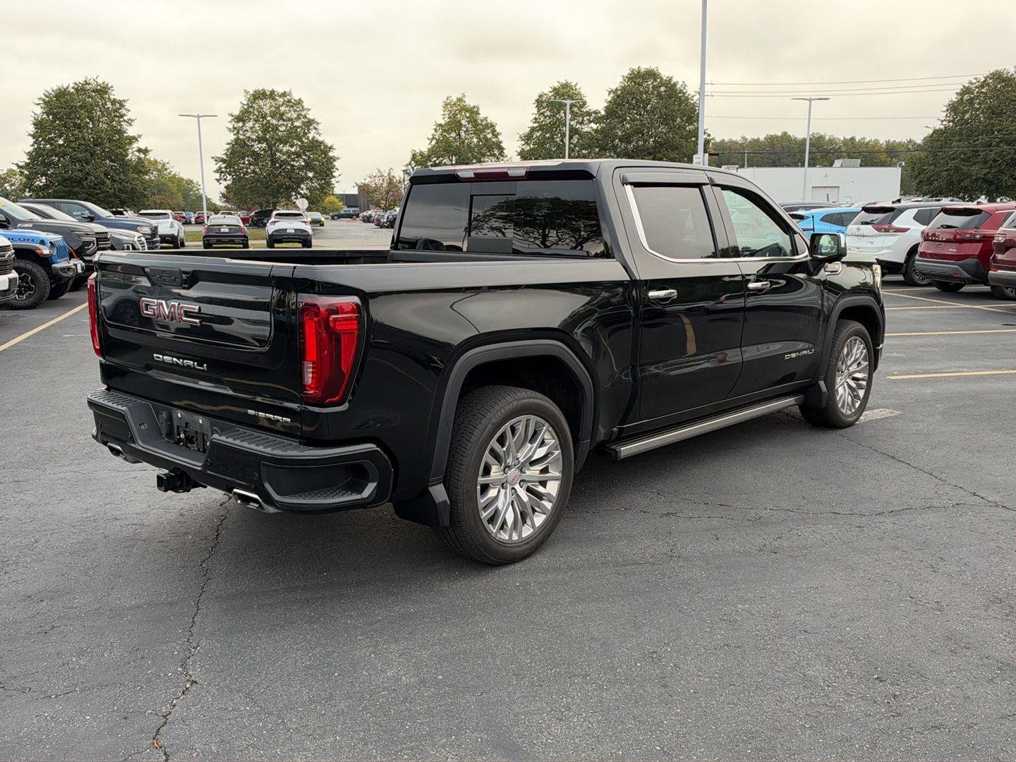 Used 2022 Onyx Black GMC Denali image 9
