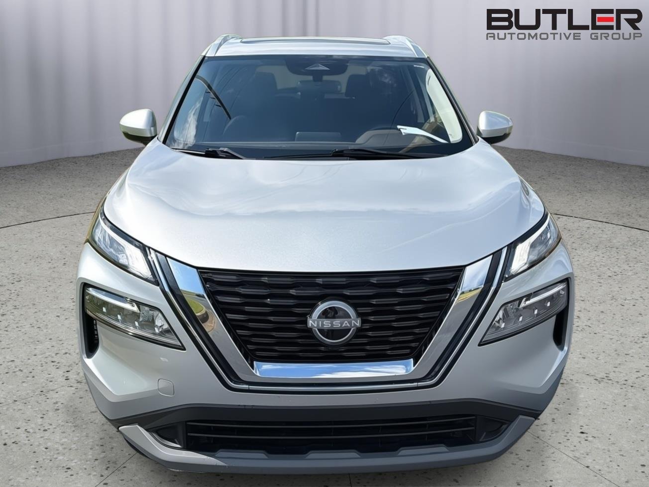 Used 2022 Brilliant Silver Metallic Nissan SV image 9