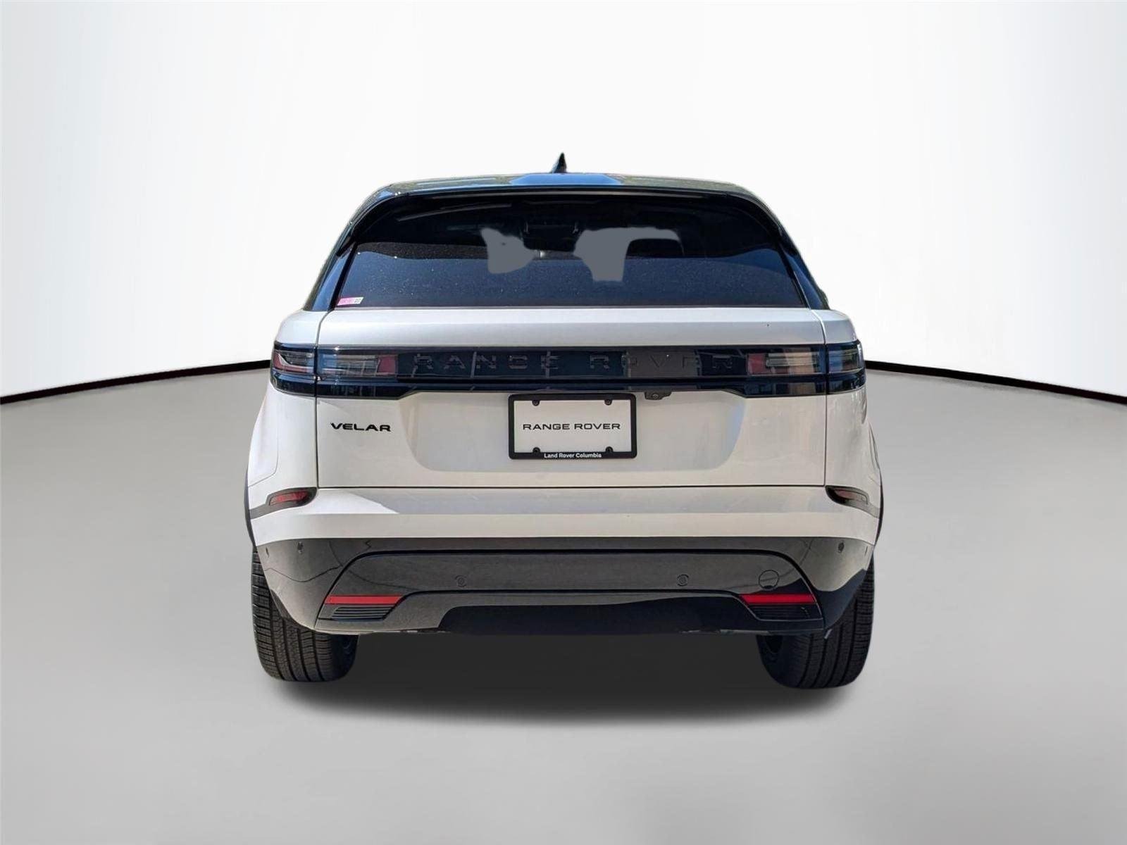 New 2026 Ostuni Pearl White Premium Metallic Land Rover Dynamic SE image 6
