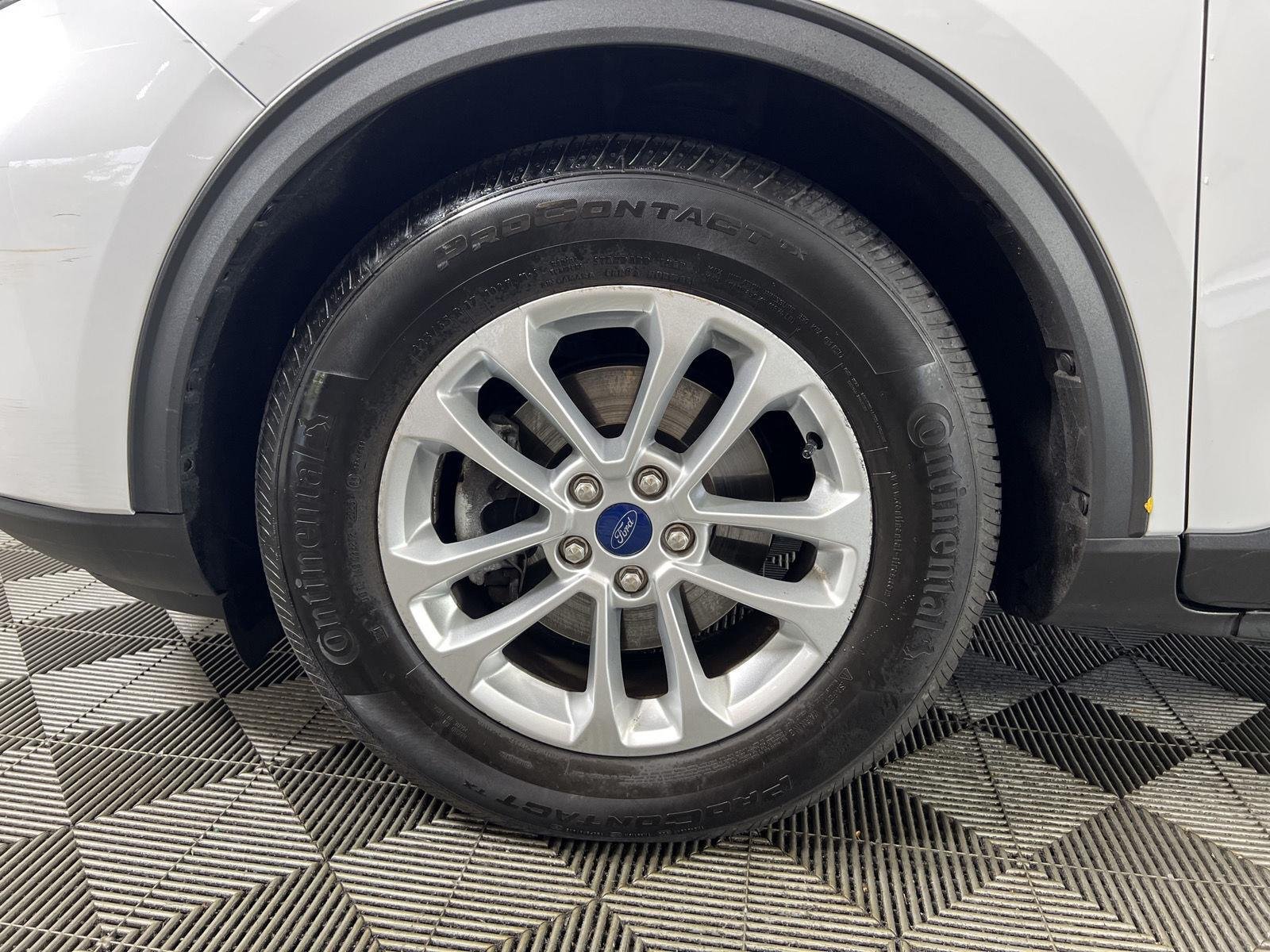 Used 2022 Wh Ford SE image 29