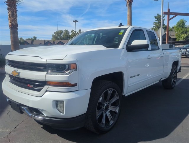 2016 Chevrolet Silverado 1500 LT photo 3