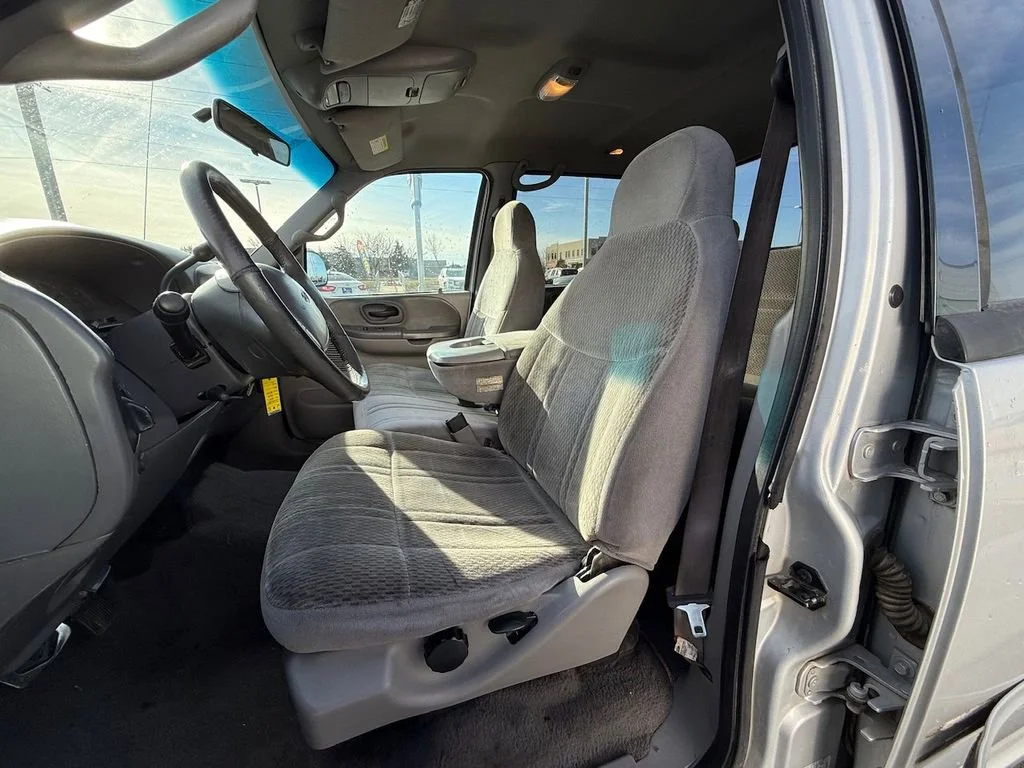 Used 2002  Ford King Ranch image 13