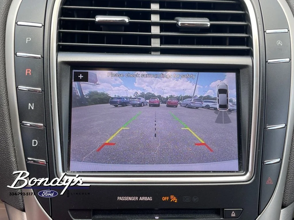 Used 2019 White Platinum Clearcoat Metallic Lincoln Standard image 6