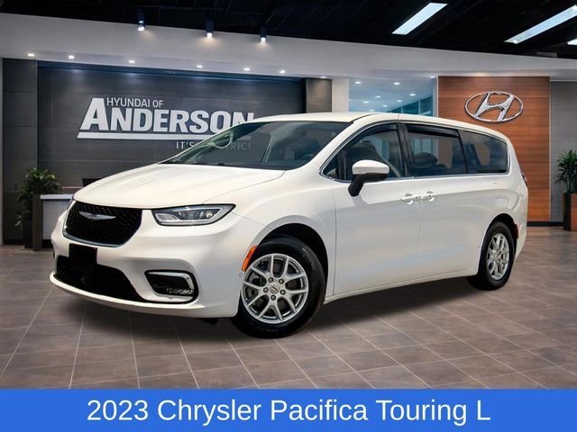 2023 Chrysler Pacifica Touring L's photo
