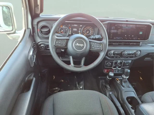 Used 2025  Jeep Rubicon image 4