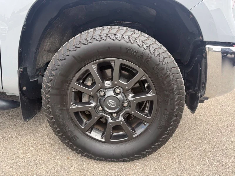Used 2021  Toyota SR5 image 7